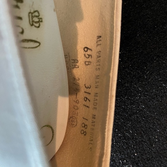 Vintage 60’s-70’s satin heels, 2.5 heel, vintage size 6.5 - Picture 4 of 16